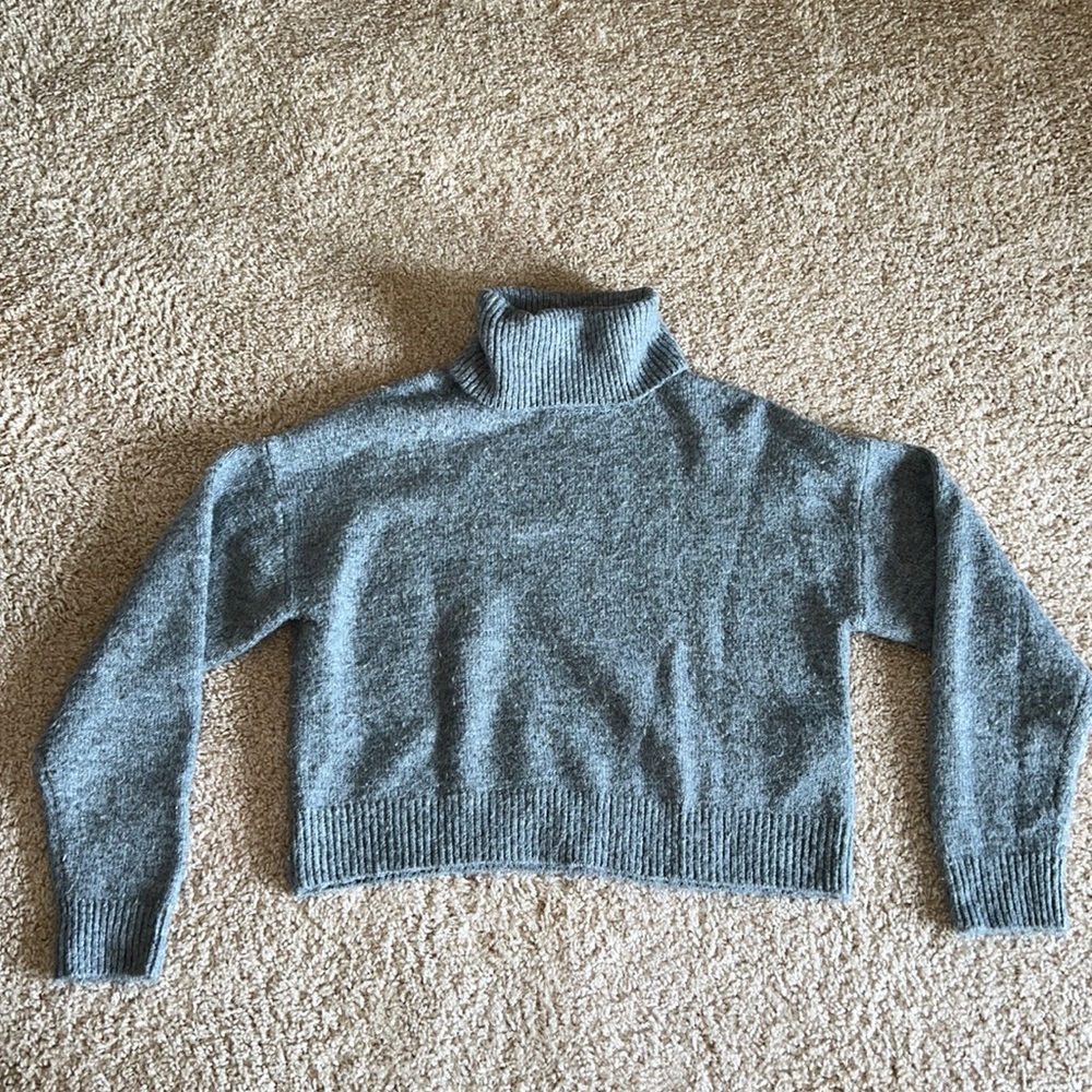 Grey cropped turtleneck sweater